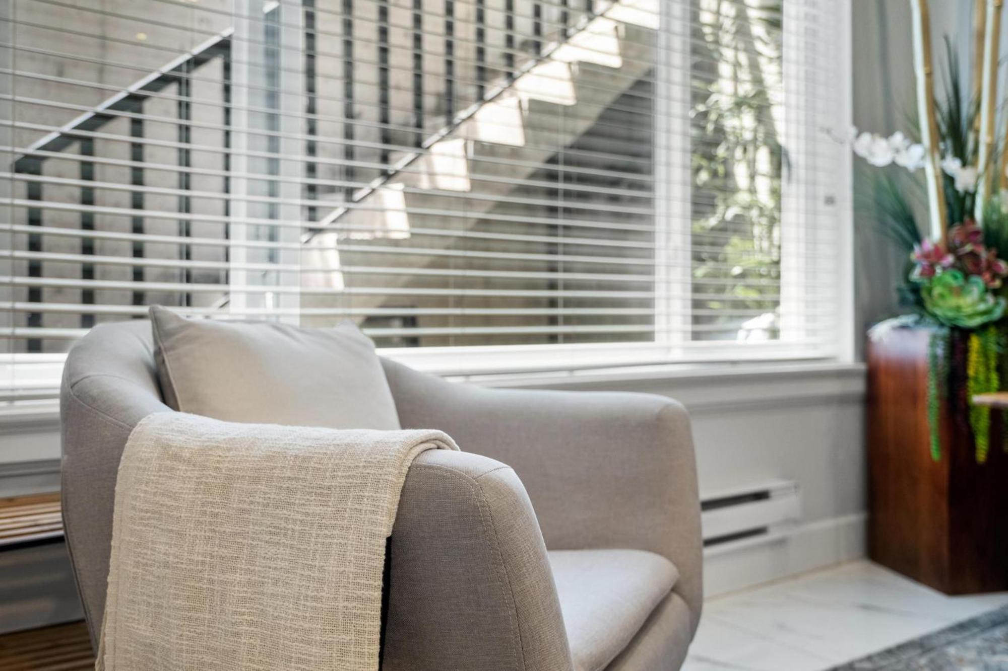 Willow Suite Langley Ngoại thất bức ảnh